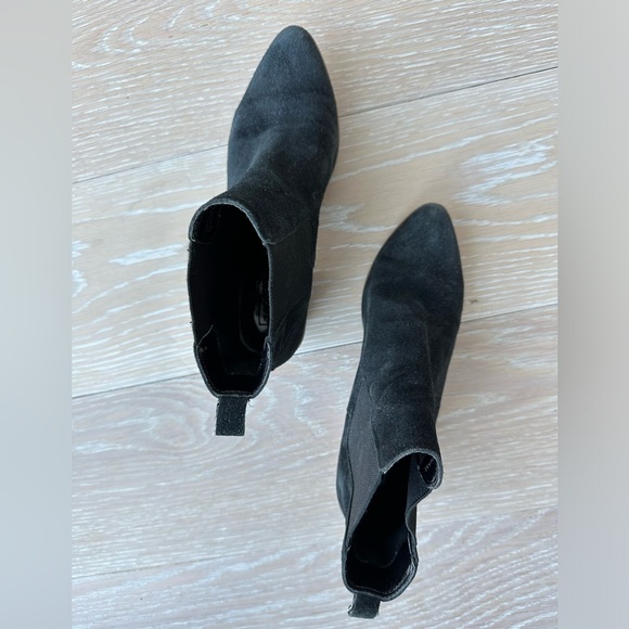 Topshop Black Nubuck Chelsea Boots with Block Heel - Picture 2 of 7